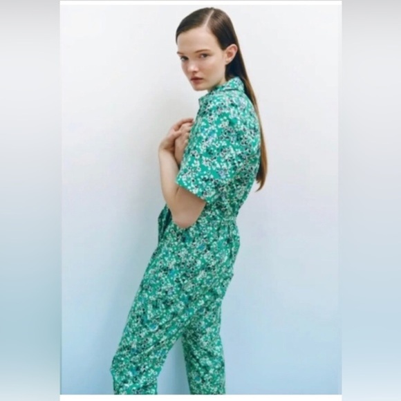 Zara Pants - Zara green‎ floral short sleeve zip up jumpsuit size medium brand new